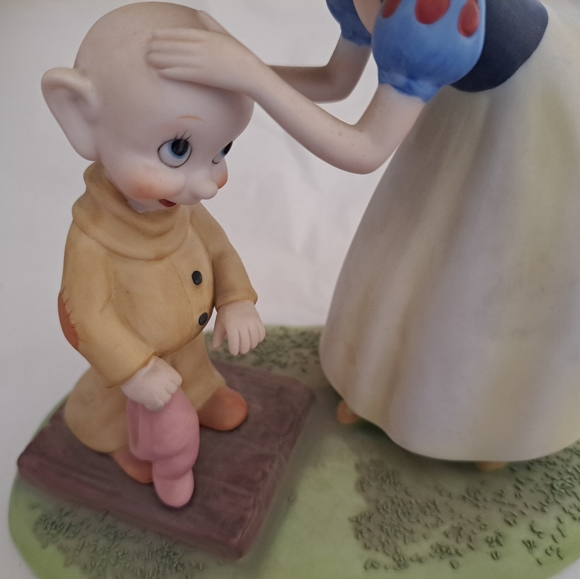 Disney Snow White kissing Dopey Large bisque figurine Excellent - Picture 3 of 6